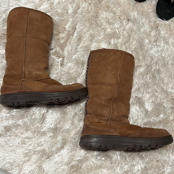 UGG good condition size 6 chestnut boots tall - Picture 4 of 5